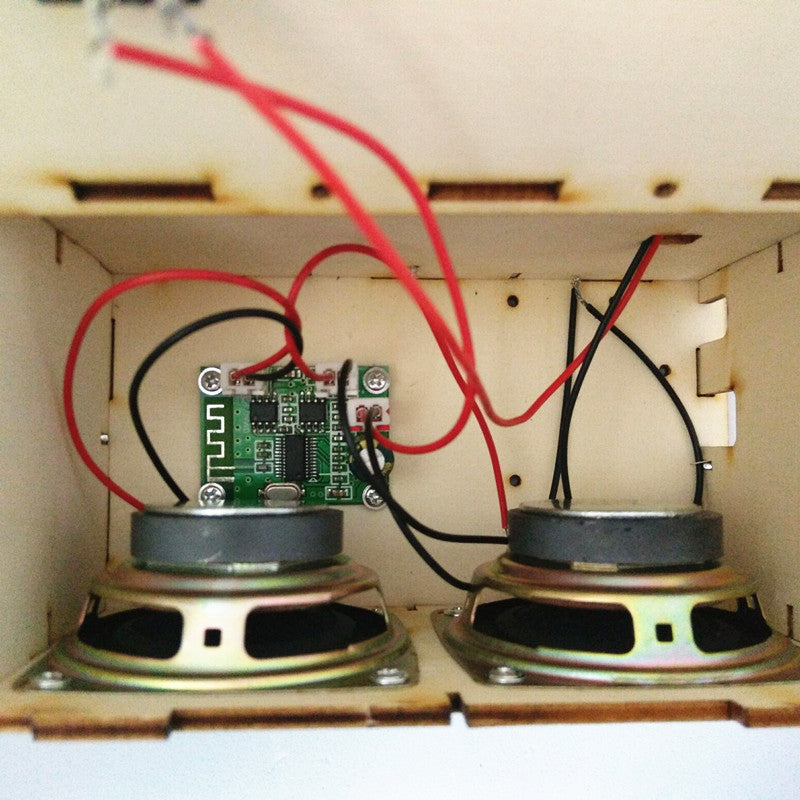 Détails Enceinte audio en bois