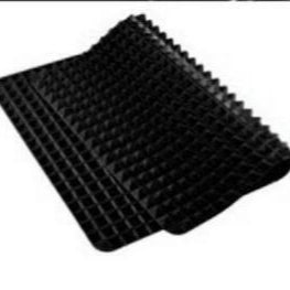 Tapis de Cuisson Pyramidal en Silicone – Antiadhésif & Résistant à la Chaleur