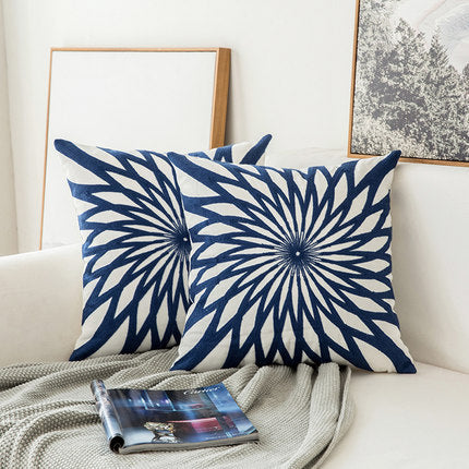 Housse de Coussin Brodée – Style Classique 45×45 cm