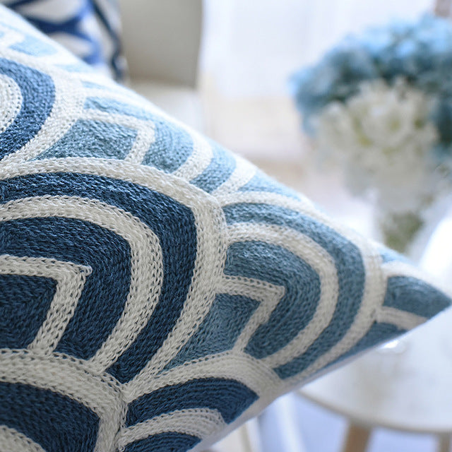 Housse de Coussin Brodée – Style Classique 45×45 cm
