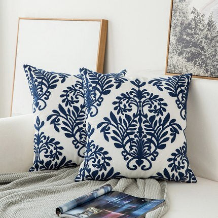 Housse de Coussin Brodée – Style Classique 45×45 cm