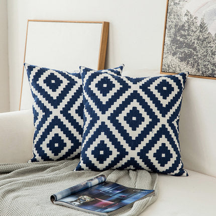 Housse de Coussin Brodée – Style Classique 45×45 cm