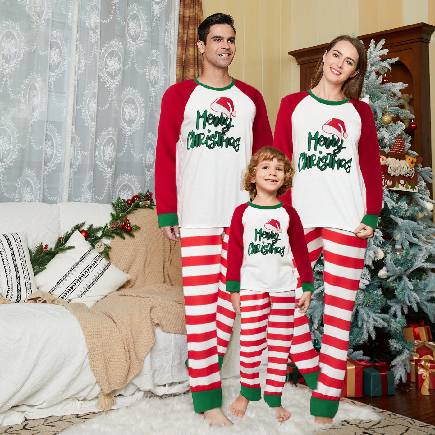 Pyjamas Familiaux Rayés de Noël – Tenues assorties pour toute la famille