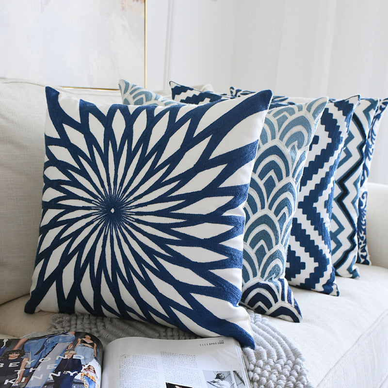 Housse de Coussin Brodée – Style Classique 45×45 cm