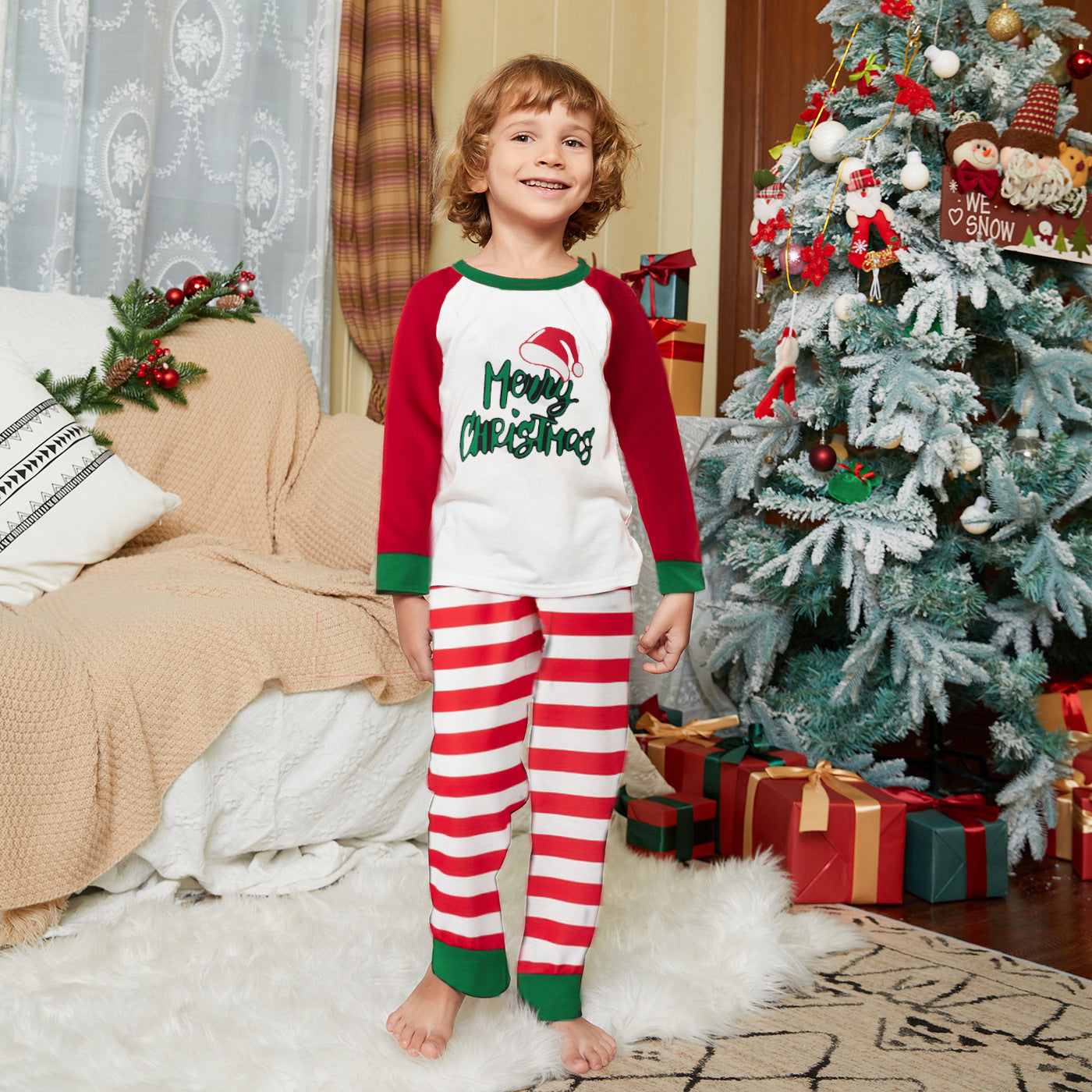 Pyjamas Familiaux Rayés de Noël – Tenues assorties pour toute la famille